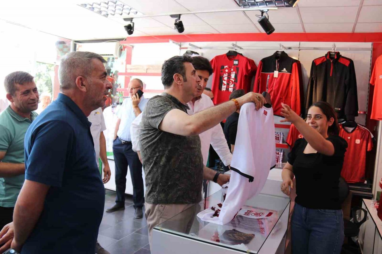 Ahi teşkilatından Sivasspor’a formalı destek