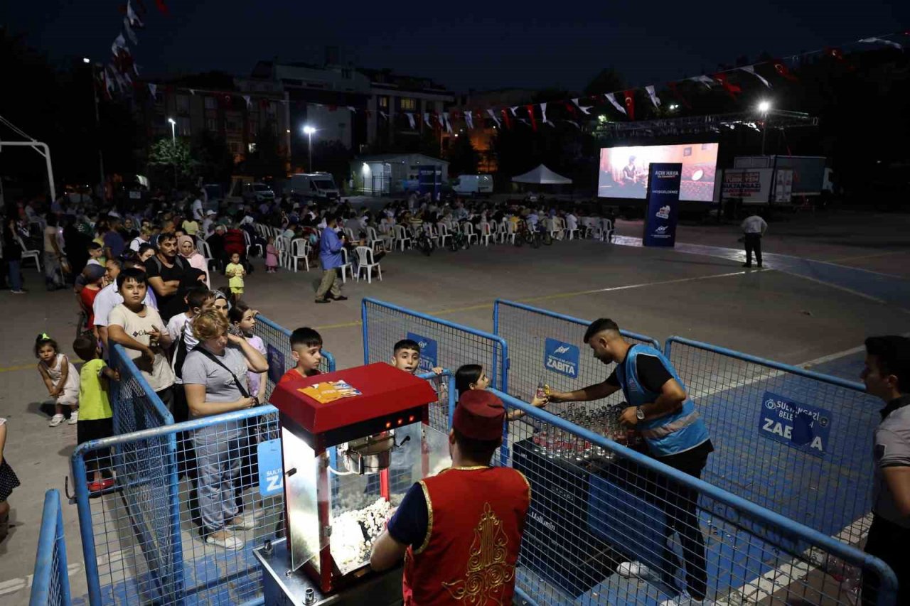 Sultangazi’de açık hava sinema keyfi ‘Müslüm’ filmiyle başladı