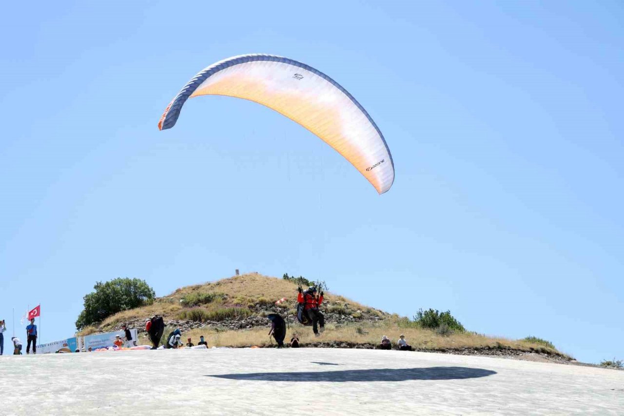 Kayseri’yi Yamaç Paraşütü Heyecanı Sardı