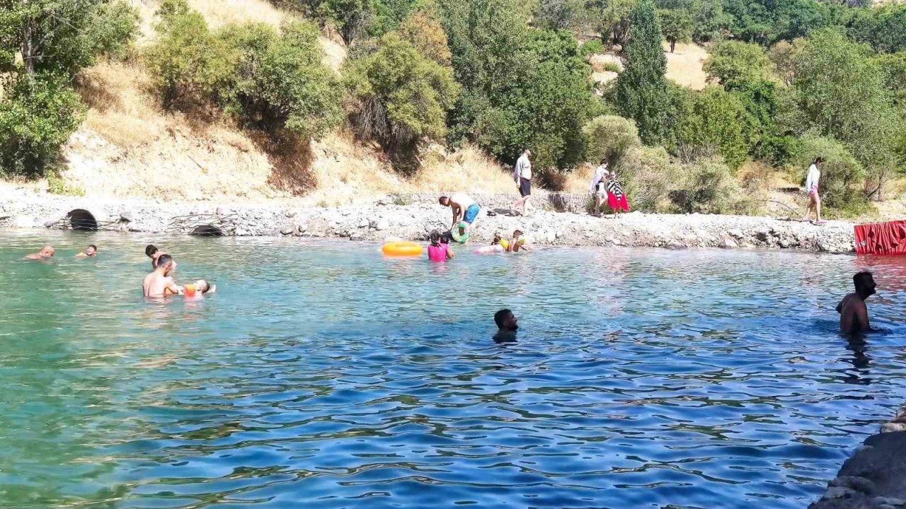 Sıcaktan bunalanlar soluğu Tağar Çayı’nda aldı