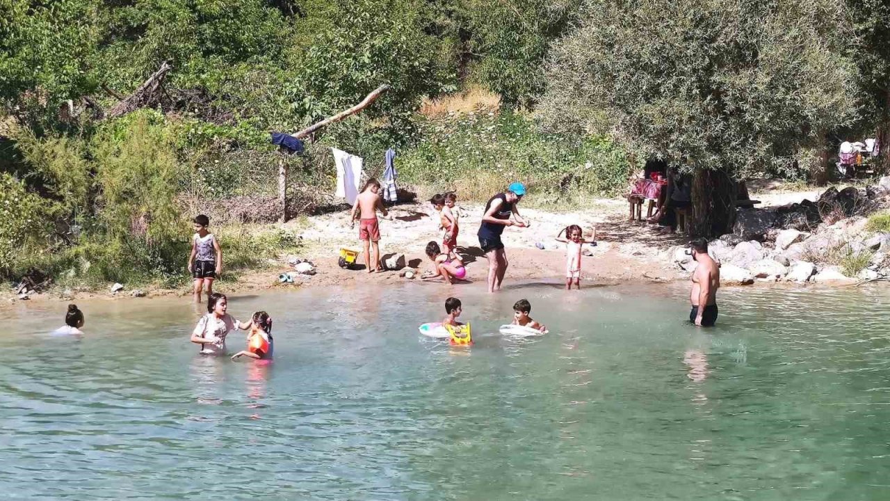 Sıcaktan bunalanlar soluğu Tağar Çayı’nda aldı