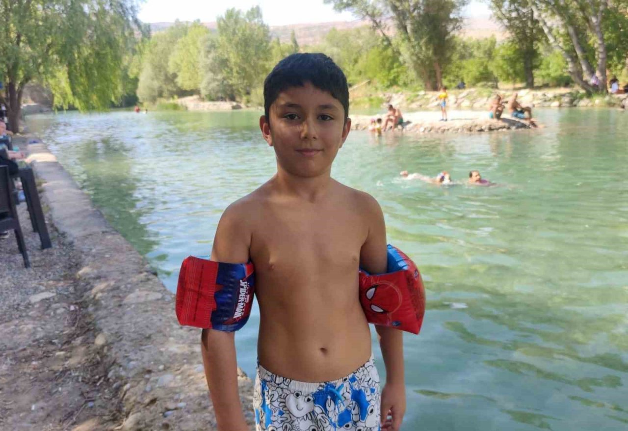 Sıcaktan bunalanlar soluğu Tağar Çayı’nda aldı