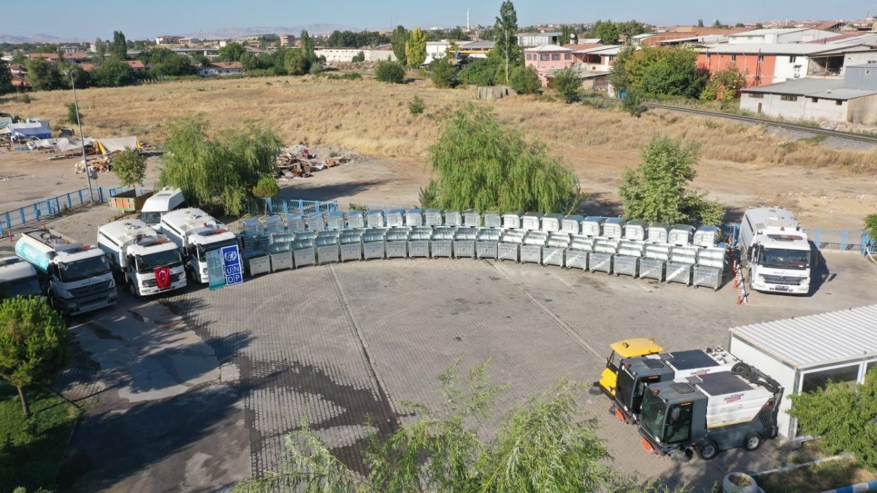 Yeşilyurt Belediyesi’ne 110 adet hibe çöp konteyneri