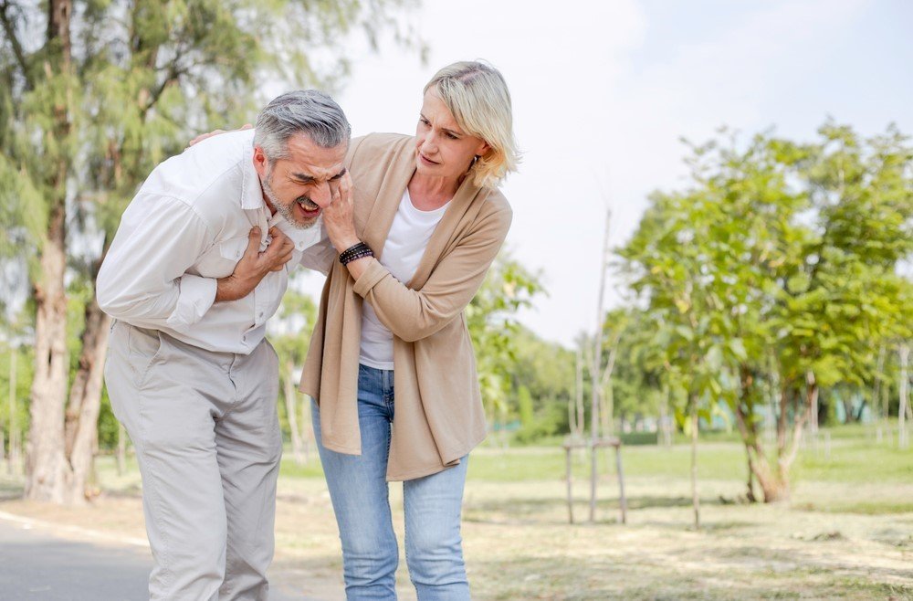 5 dakikadan uzun göğüs ağrısı önemli bir kalp krizi belirtisi