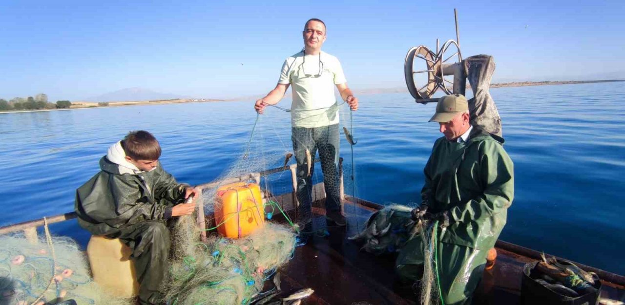 Vanlı balıkçılar sezondan memnun