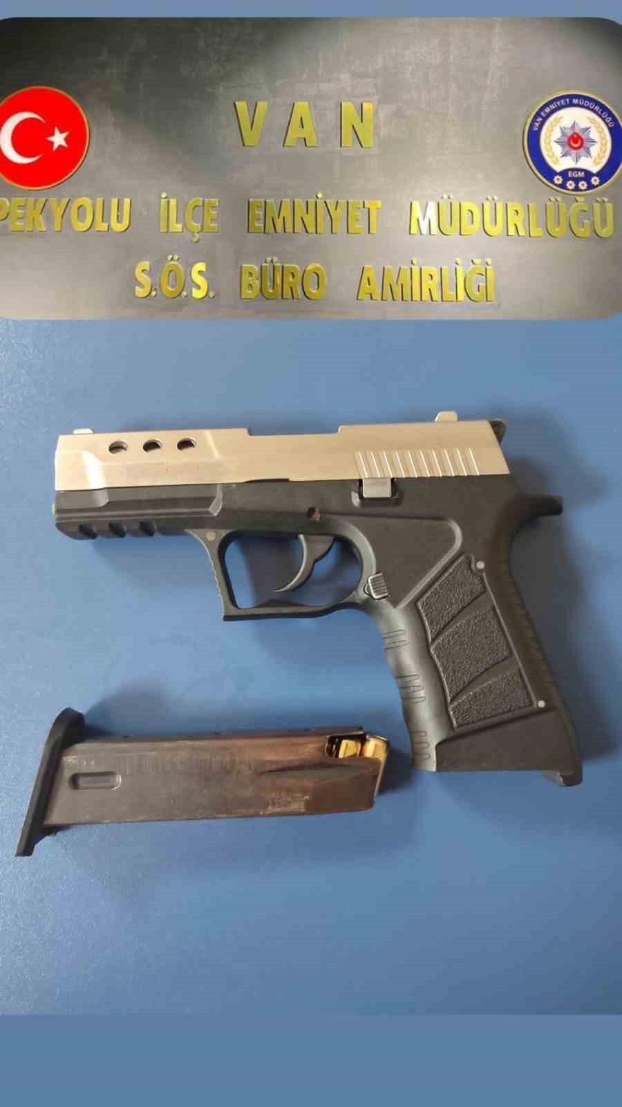 Van’da değişik suçlardan 16 kişi tutuklandı