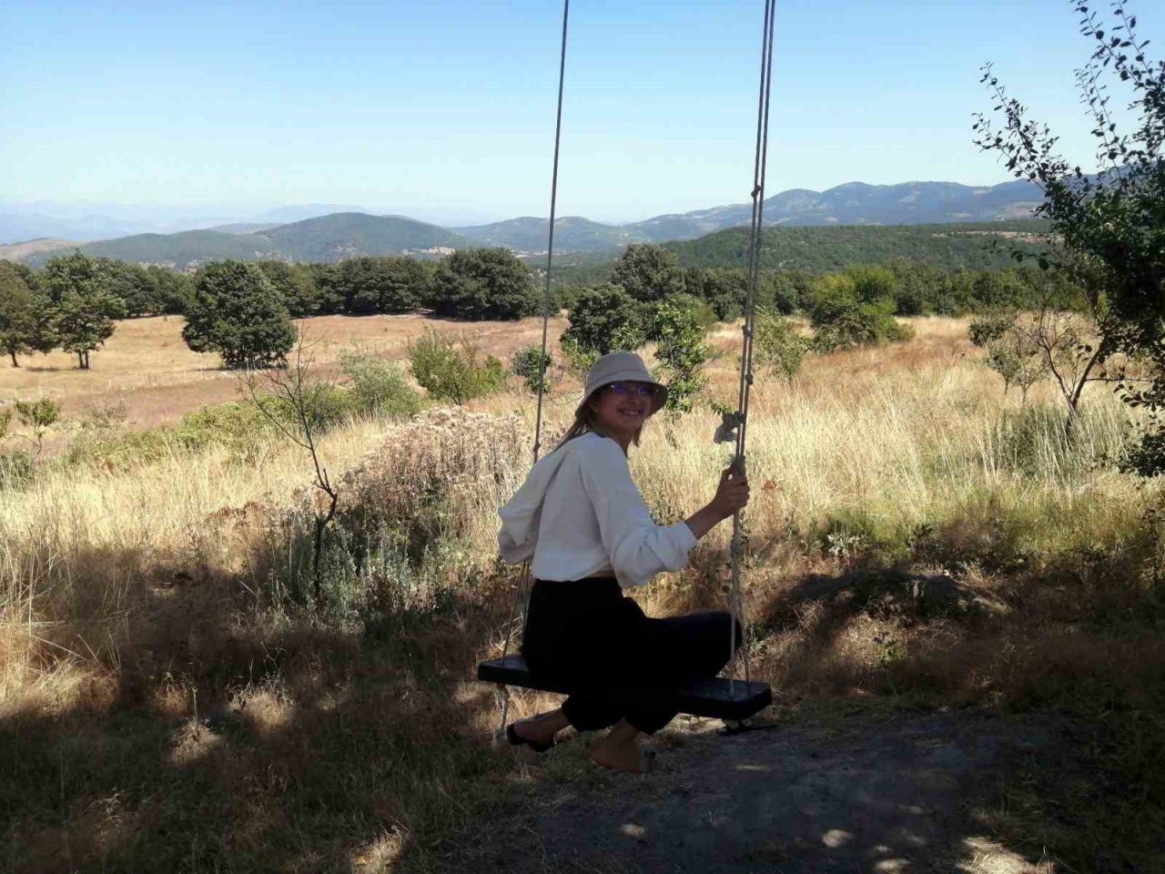 Yaban mersini hasadını Romanyalı kızlar yaptı