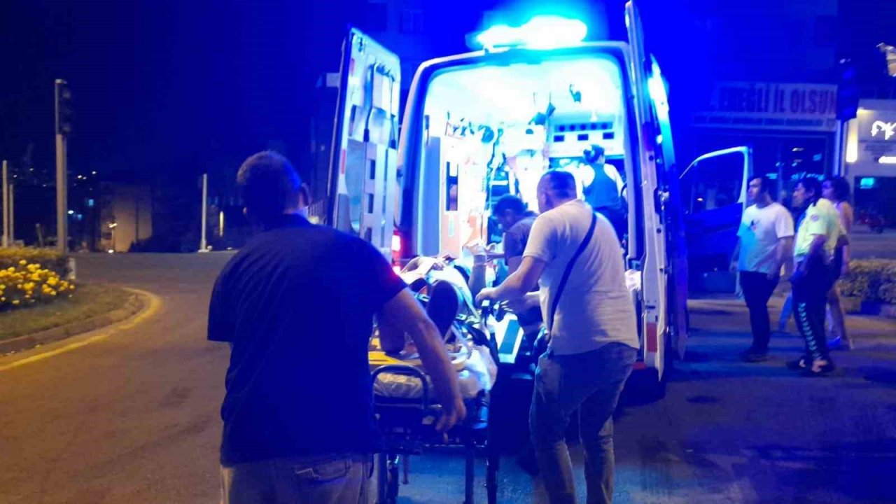 İki otomobil kafa kafaya çarpıştı: 11 yaralı