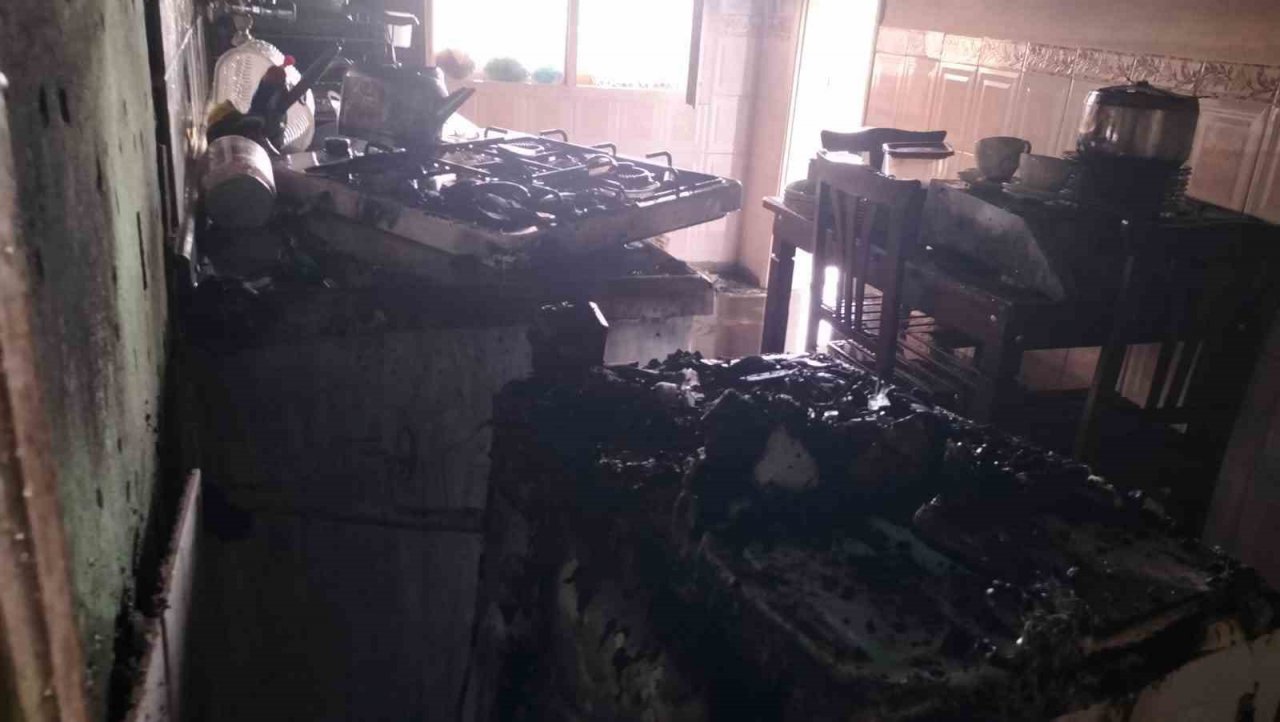 Osmaniye’de 2 katlı evde yangın