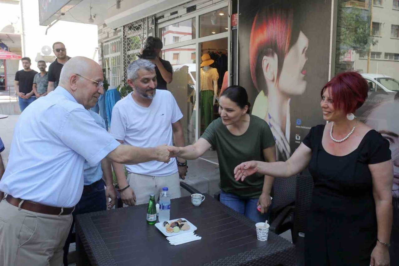 Yenimahalle Belediye Başkanı Yaşar, muhtarlar ve esnafla bir araya geldi