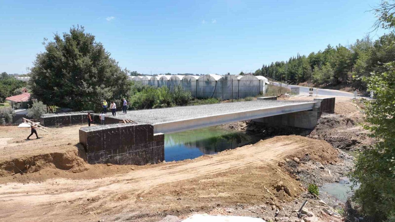 Naras Köprüsü’nde çalışmalar sürüyor