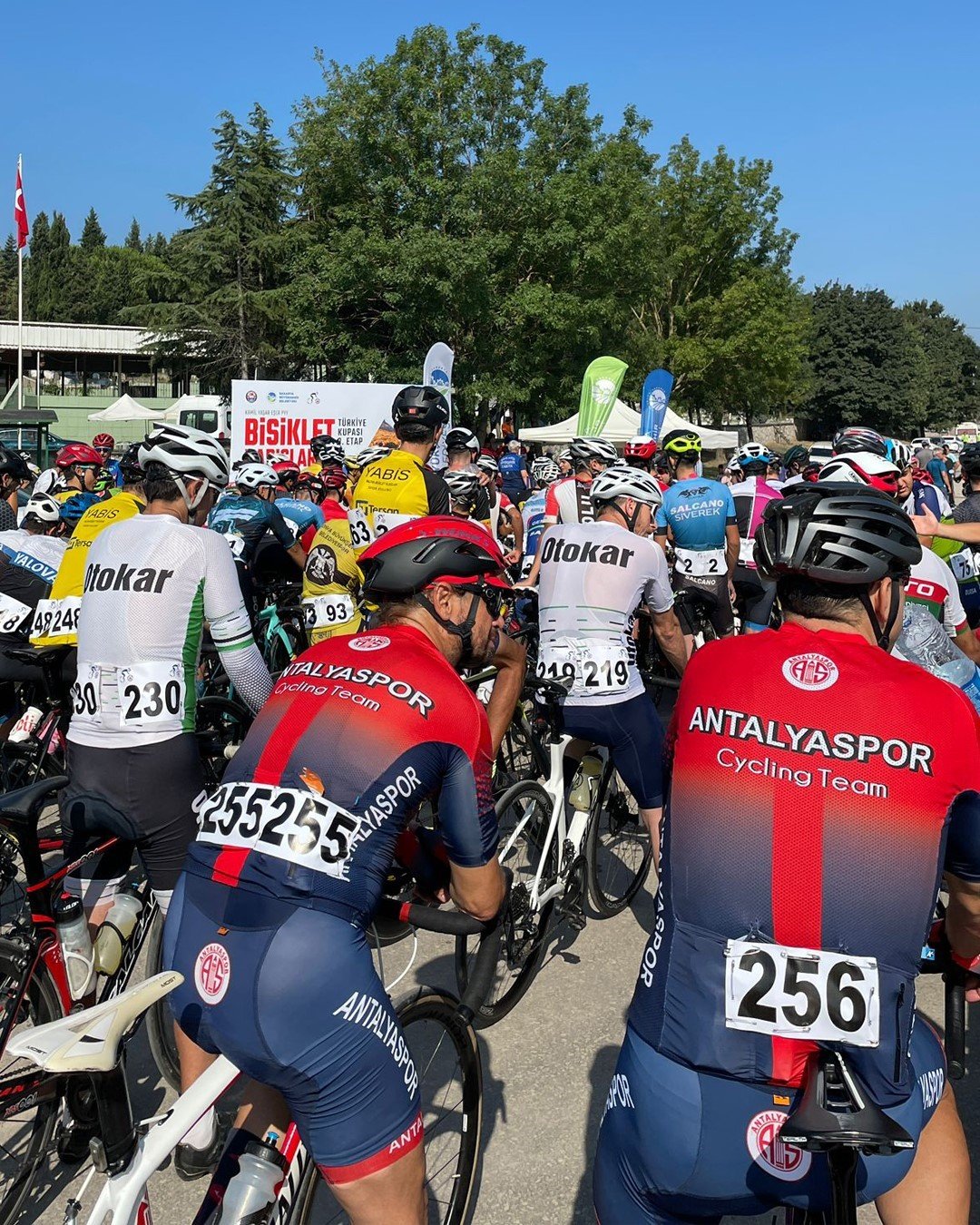 Kırmızı-beyazlı pedaldan Sakarya’da ikide iki