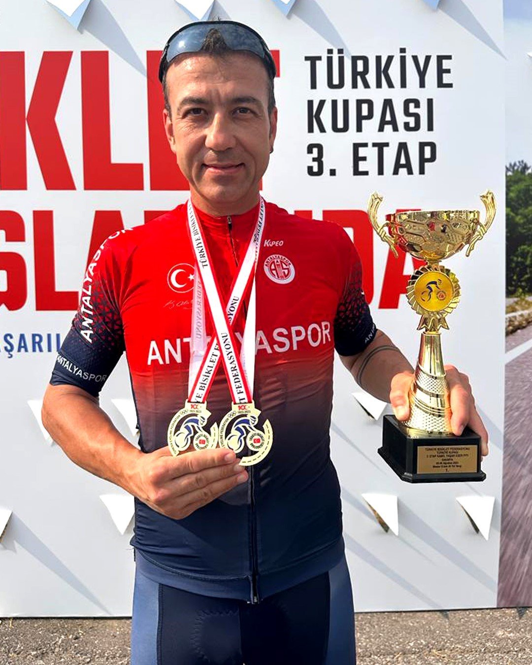 Kırmızı-beyazlı pedaldan Sakarya’da ikide iki