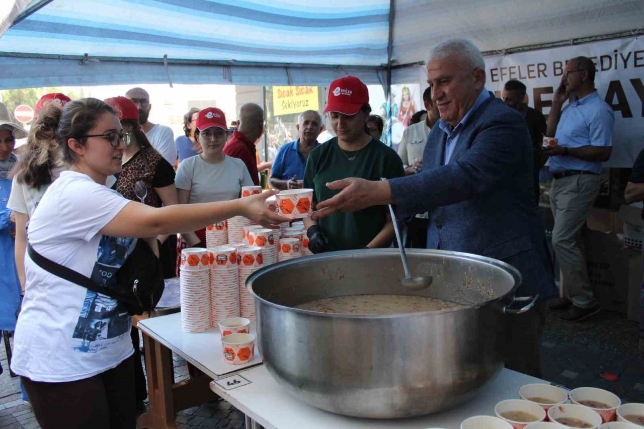 Efeler’den 8 bin kişilik aşure hayrı