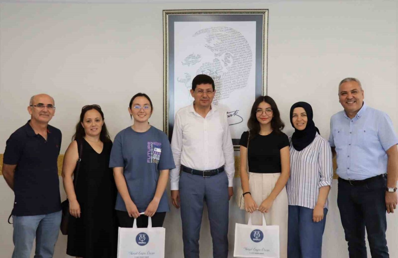 LGS Türkiye birincilerine Başkan Özcan’dan ödül