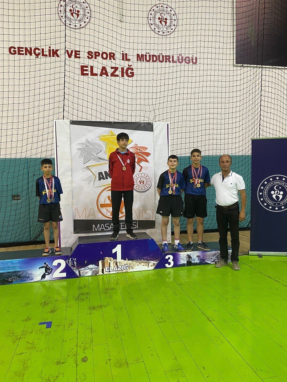 Batman’a masa tenisinde çifte şampiyonluk