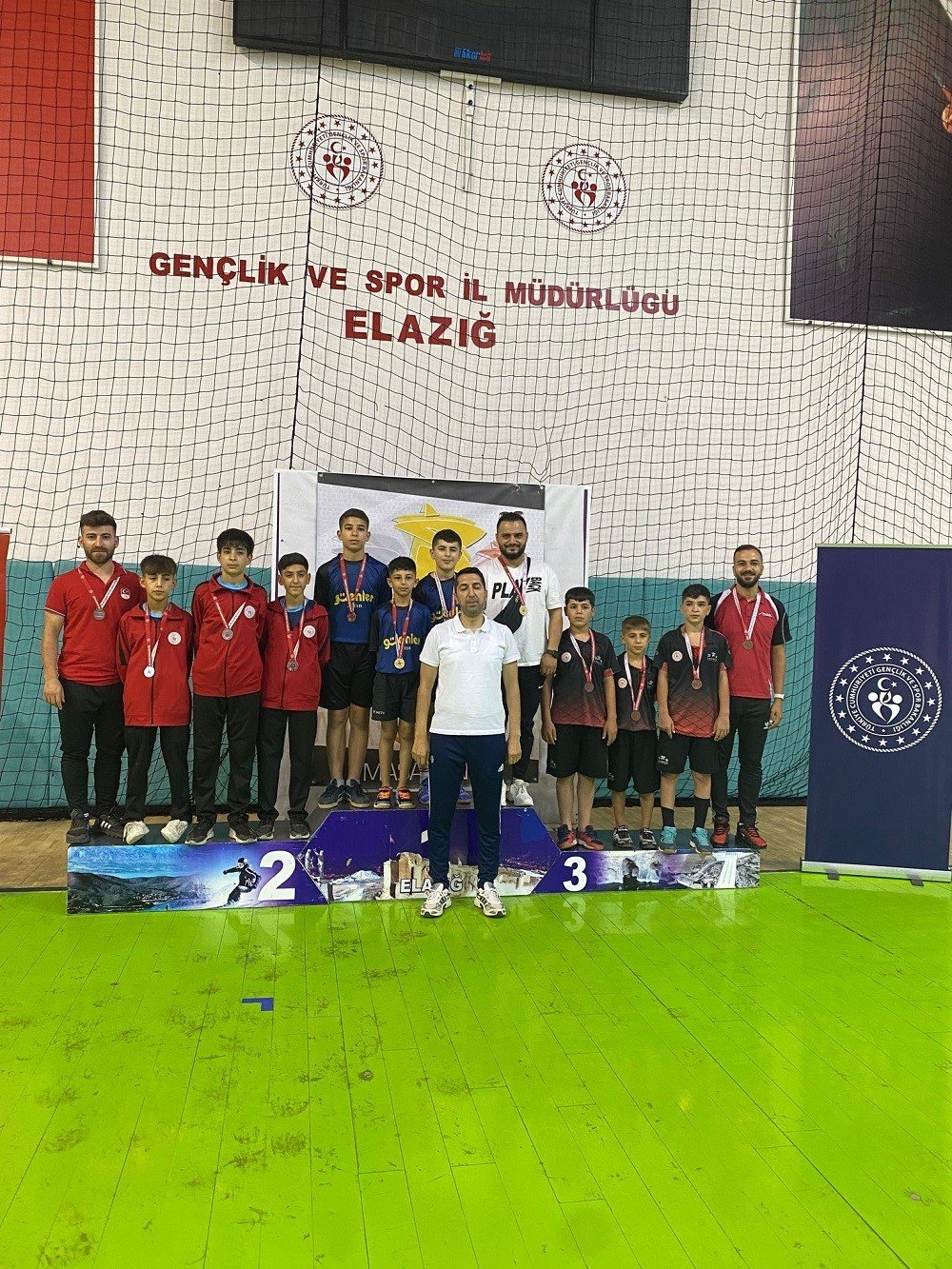 Batman’a masa tenisinde çifte şampiyonluk