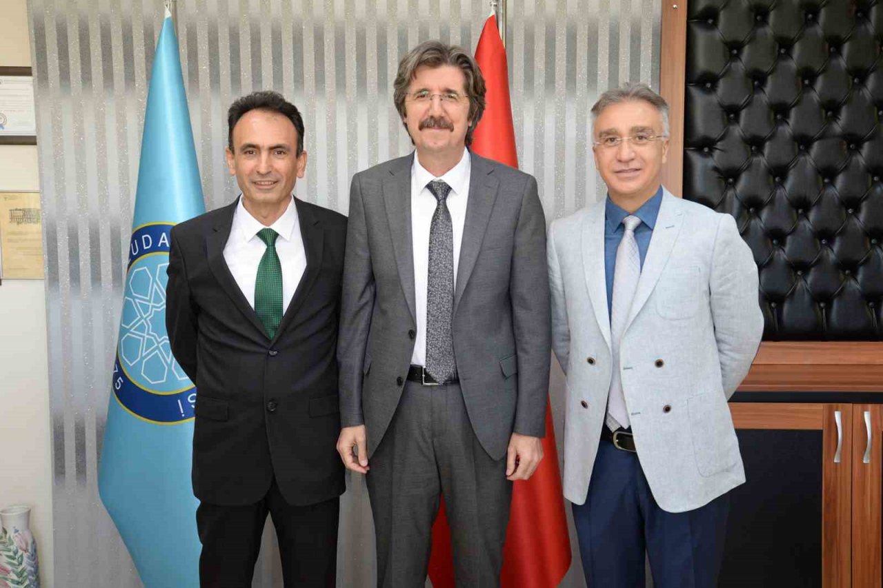 Veteriner fakültesinde yeni Dekan Prof. Dr. Bayram Şenlik oldu