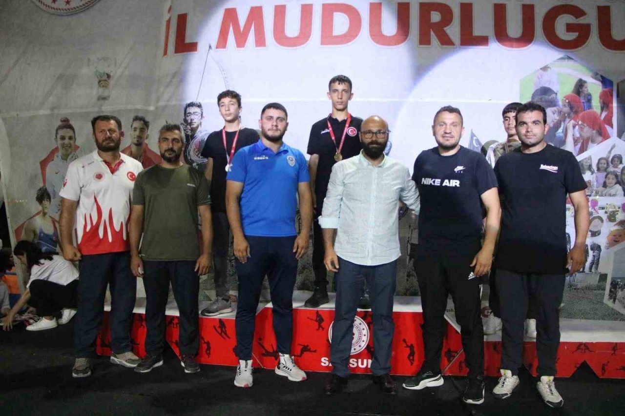 Canikli sporcular turnuvanın yıldızı oldu