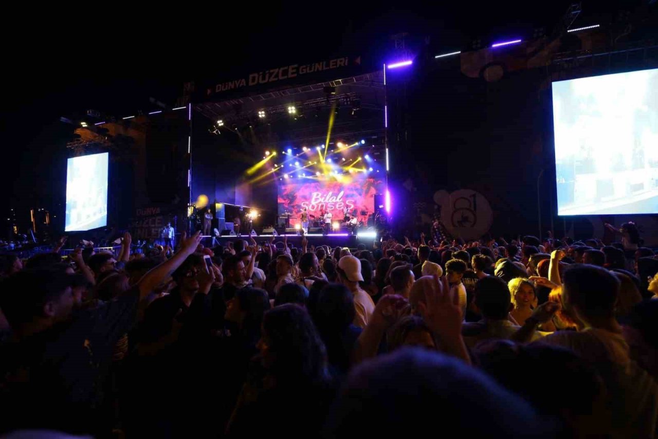 Bilal Sonses’ten muhteşem sahne