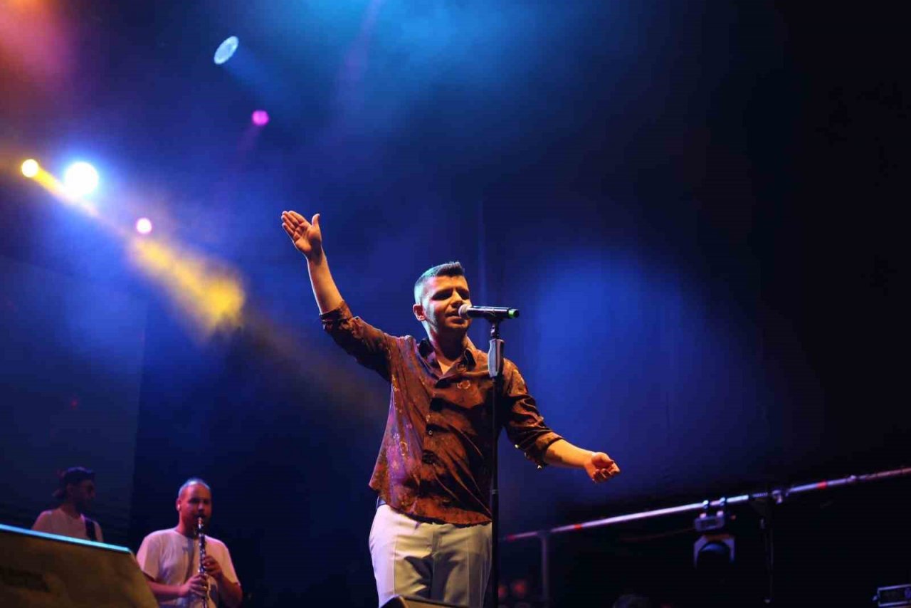 Bilal Sonses’ten muhteşem sahne