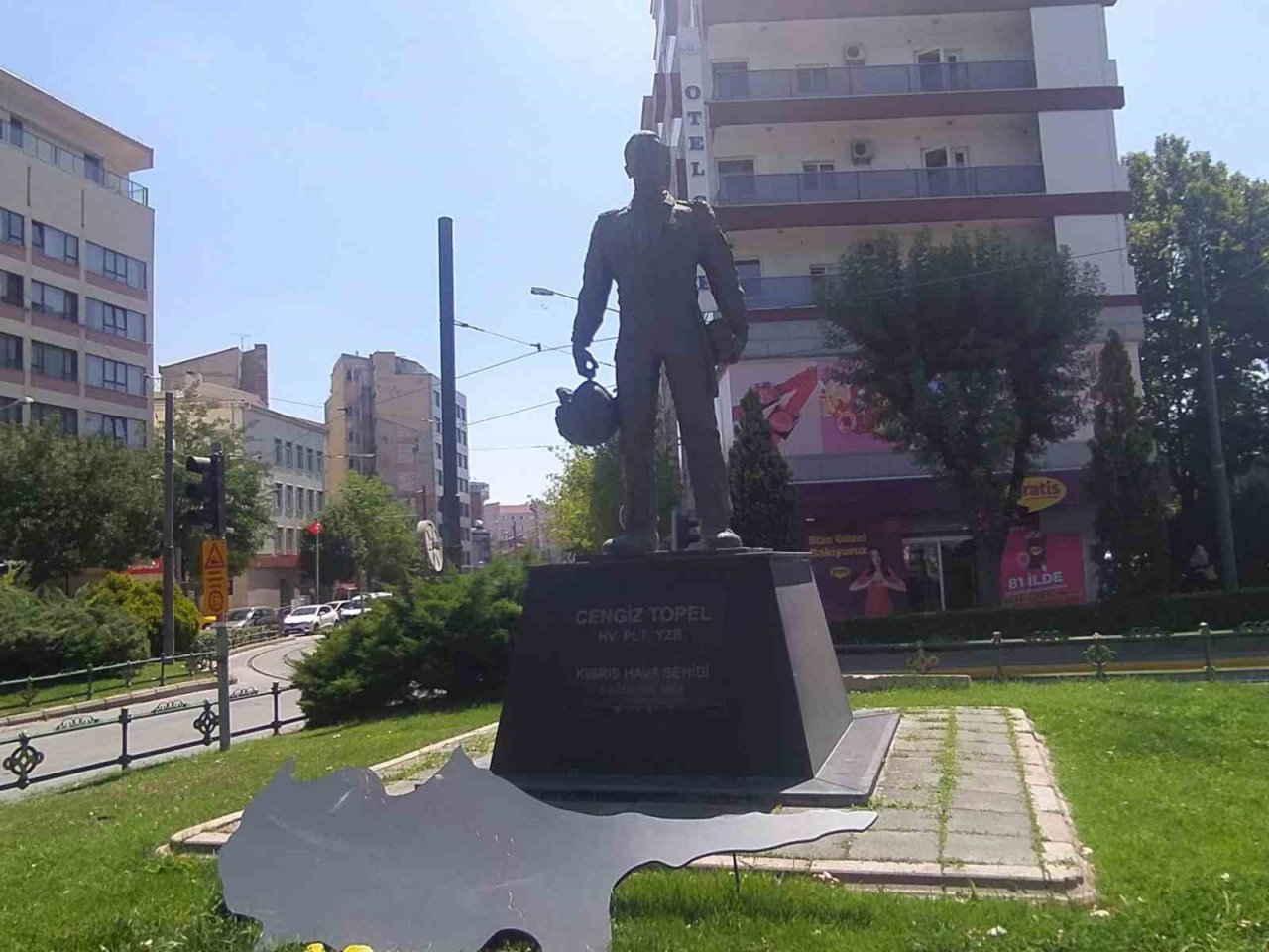 Şehit Yüzbaşı Cengiz Topel unutulmadı