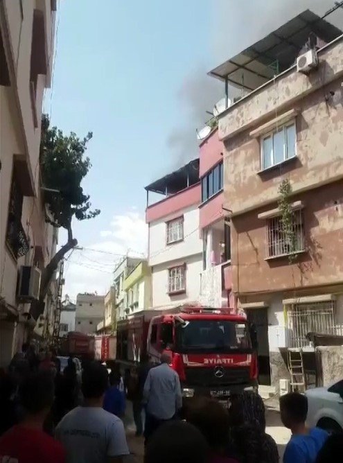 Gaziantep’te evin çatısında çıkan yangın korkuttu