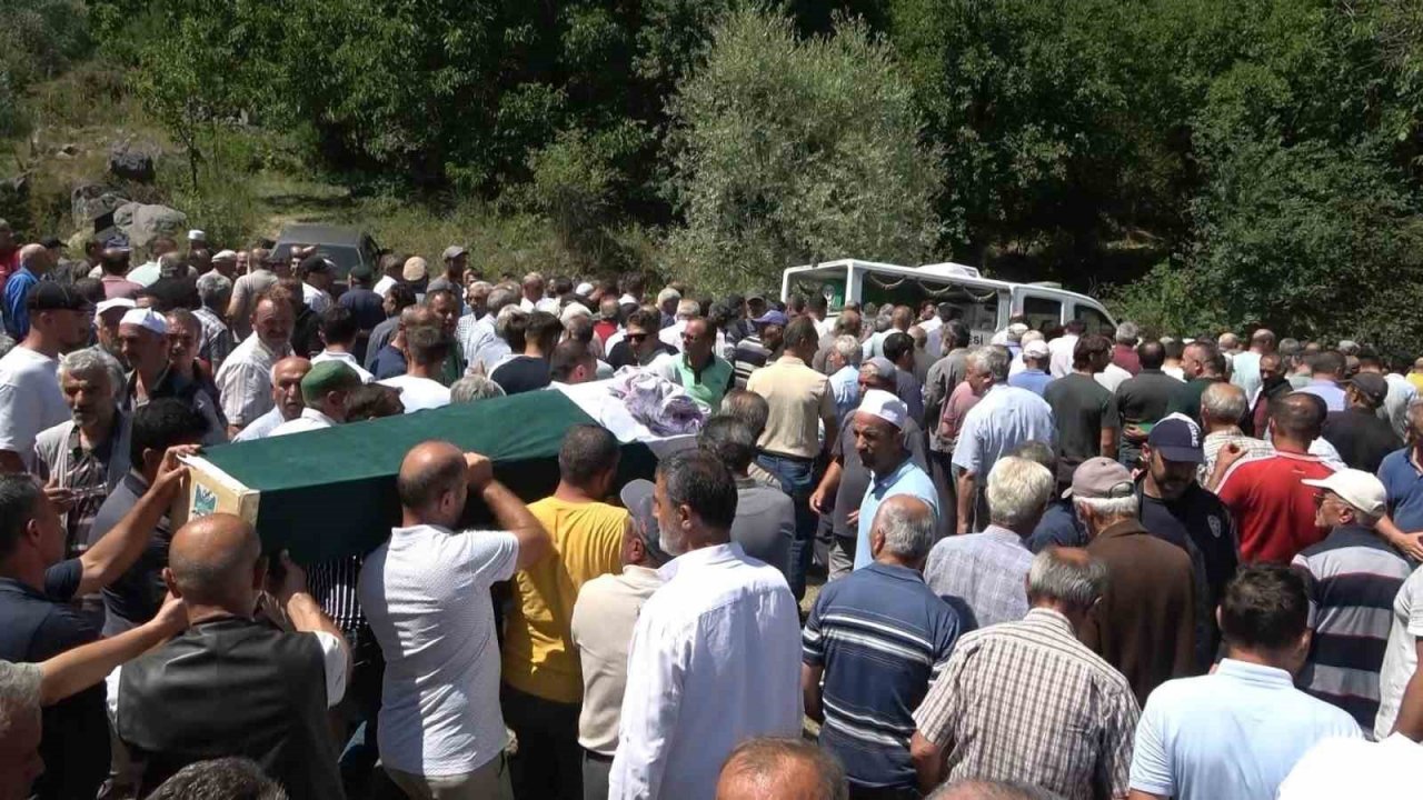 “O ölürse ben de ölürüm” dediği eşiyle yan yana defnedildi