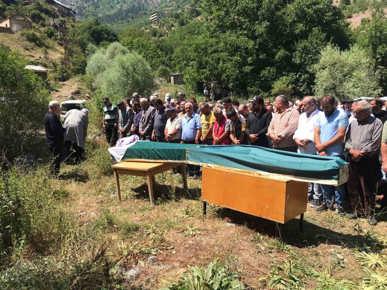 “O ölürse ben de ölürüm” dediği eşiyle yan yana defnedildi