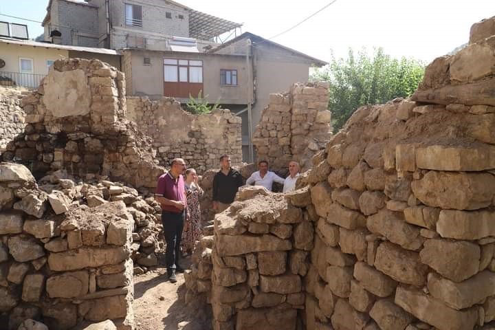 Çukurca’nın tarihi kale evleri restore ediliyor