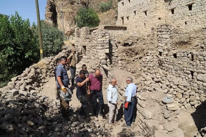 Çukurca’nın tarihi kale evleri restore ediliyor