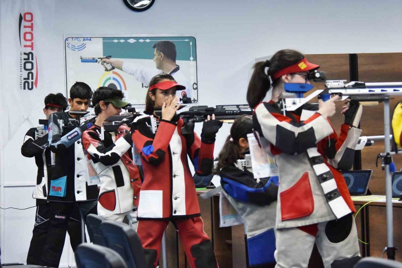 Elazığ’da Havalı Silahlar Yıldızlar Yarışması sona erdi