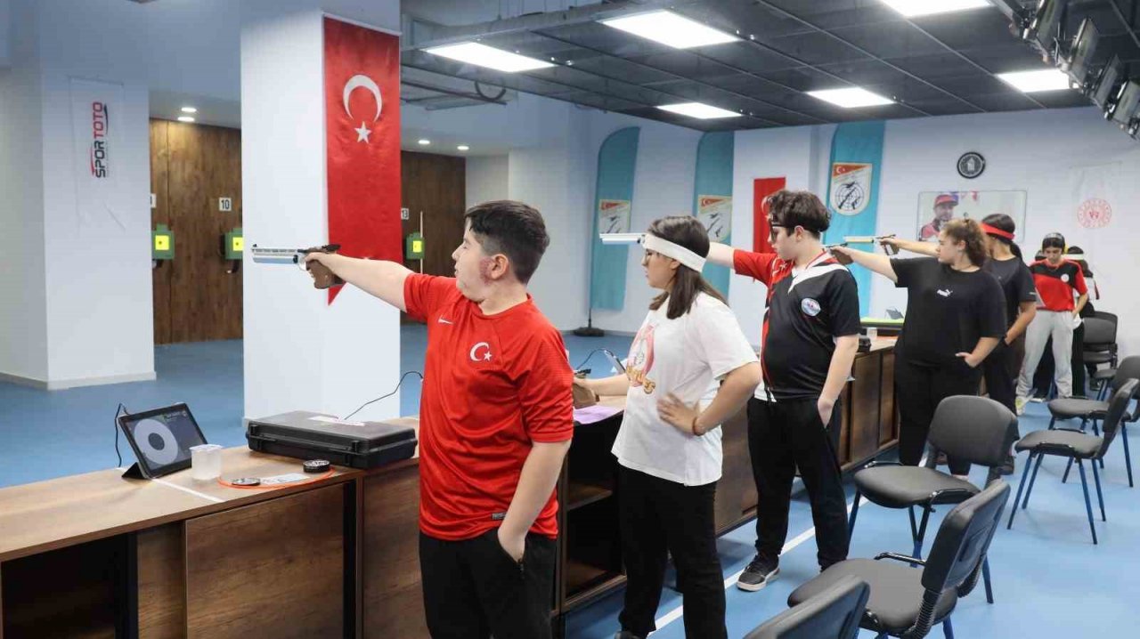 Elazığ’da Havalı Silahlar Yıldızlar Yarışması sona erdi