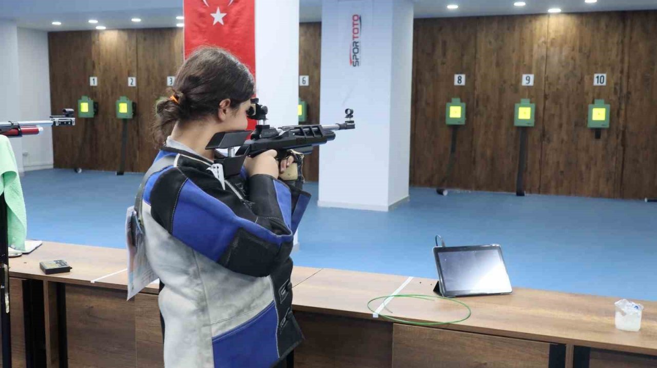 Elazığ’da Havalı Silahlar Yıldızlar Yarışması sona erdi