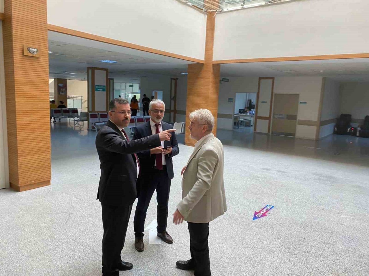 Rektör hastanede incelemede bulundu