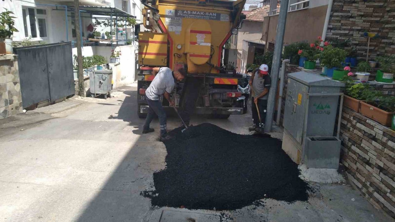 Karesi’de yol çalışmaları devam ediyor