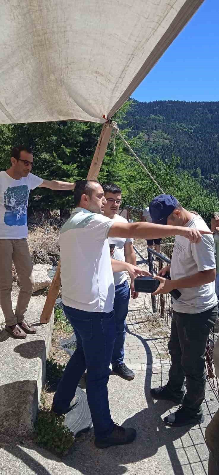 Kastamonu’da ilçe merkezine inen ayılar kamerayla izlenecek