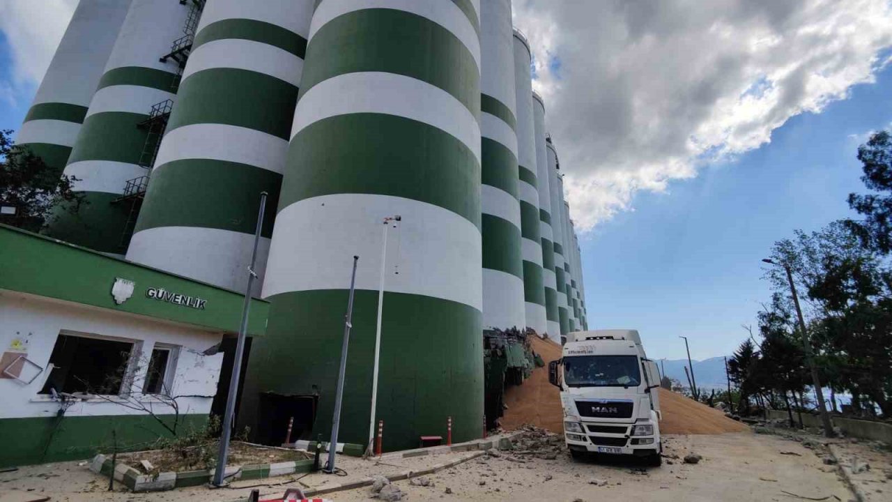 Rusya’dan gelen gemiden tahıl indirilirken patlama meydana gelmiş