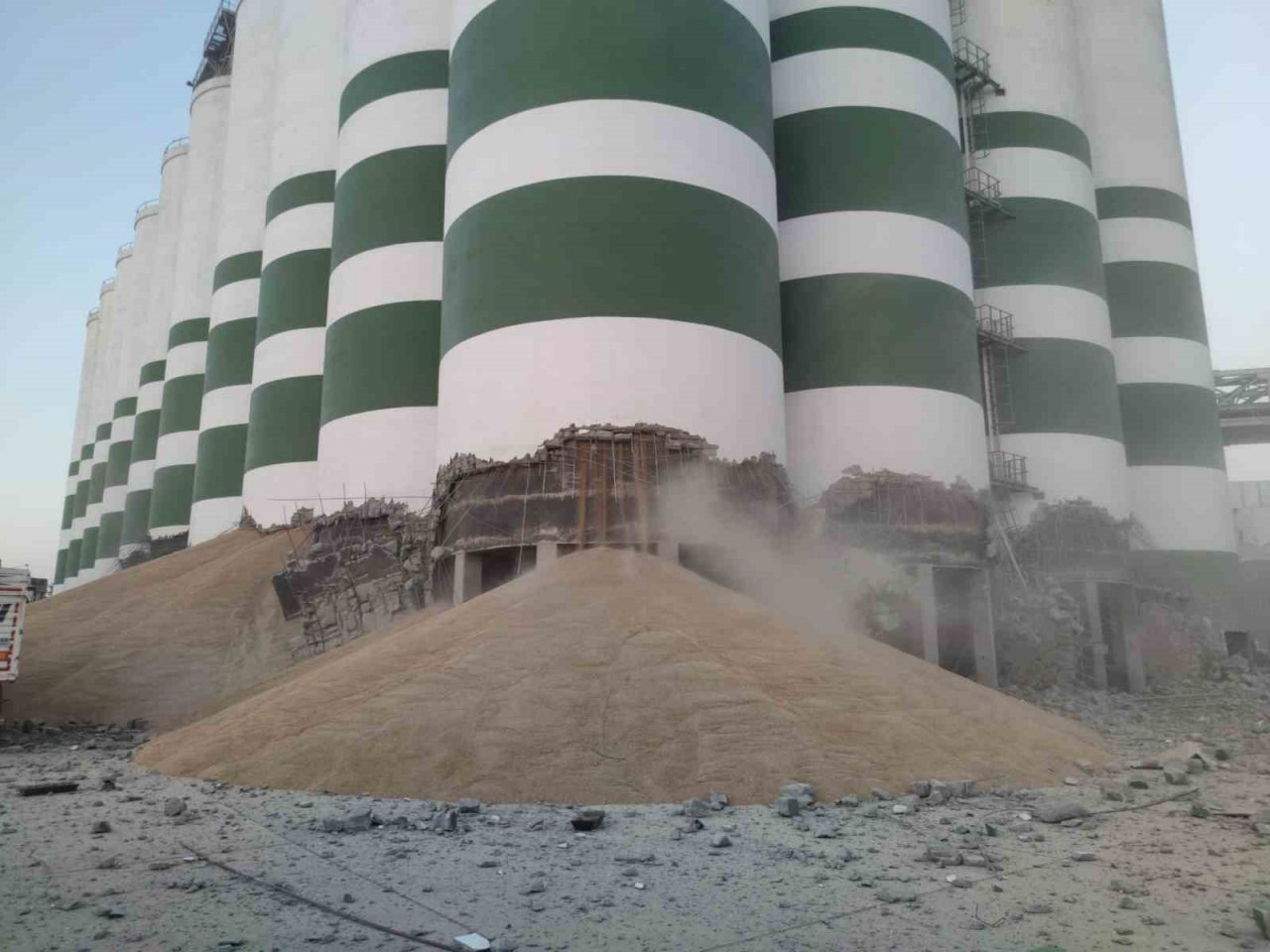 Rusya’dan gelen gemiden tahıl indirilirken patlama meydana gelmiş