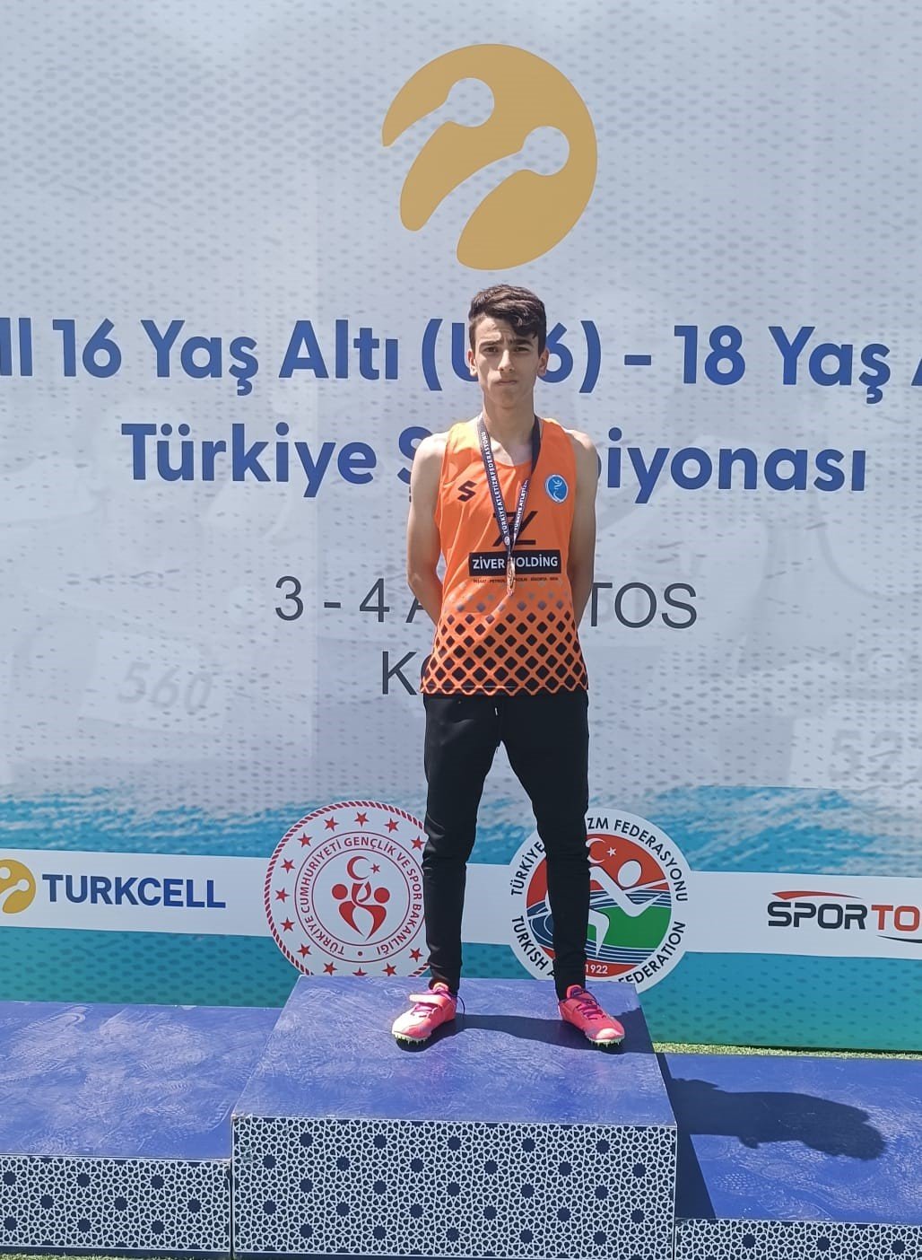 Elazığlı sporcu uzun atlamada Türkiye üçüncüsü oldu