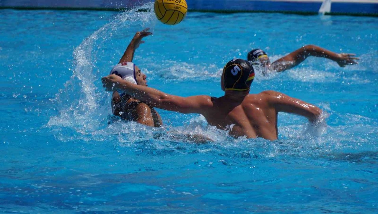 Manisa’da U17 Erkekler Avrupa Sutopu Şampiyonası başladı