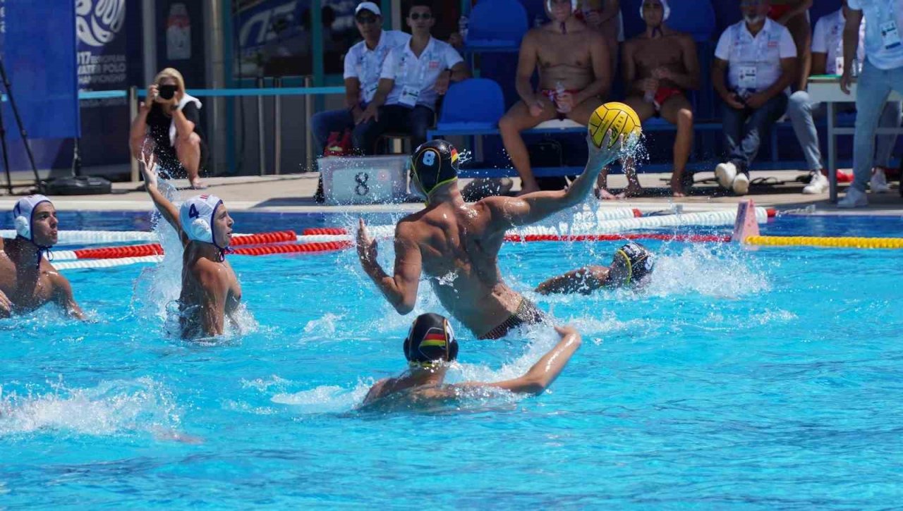 Manisa’da U17 Erkekler Avrupa Sutopu Şampiyonası başladı
