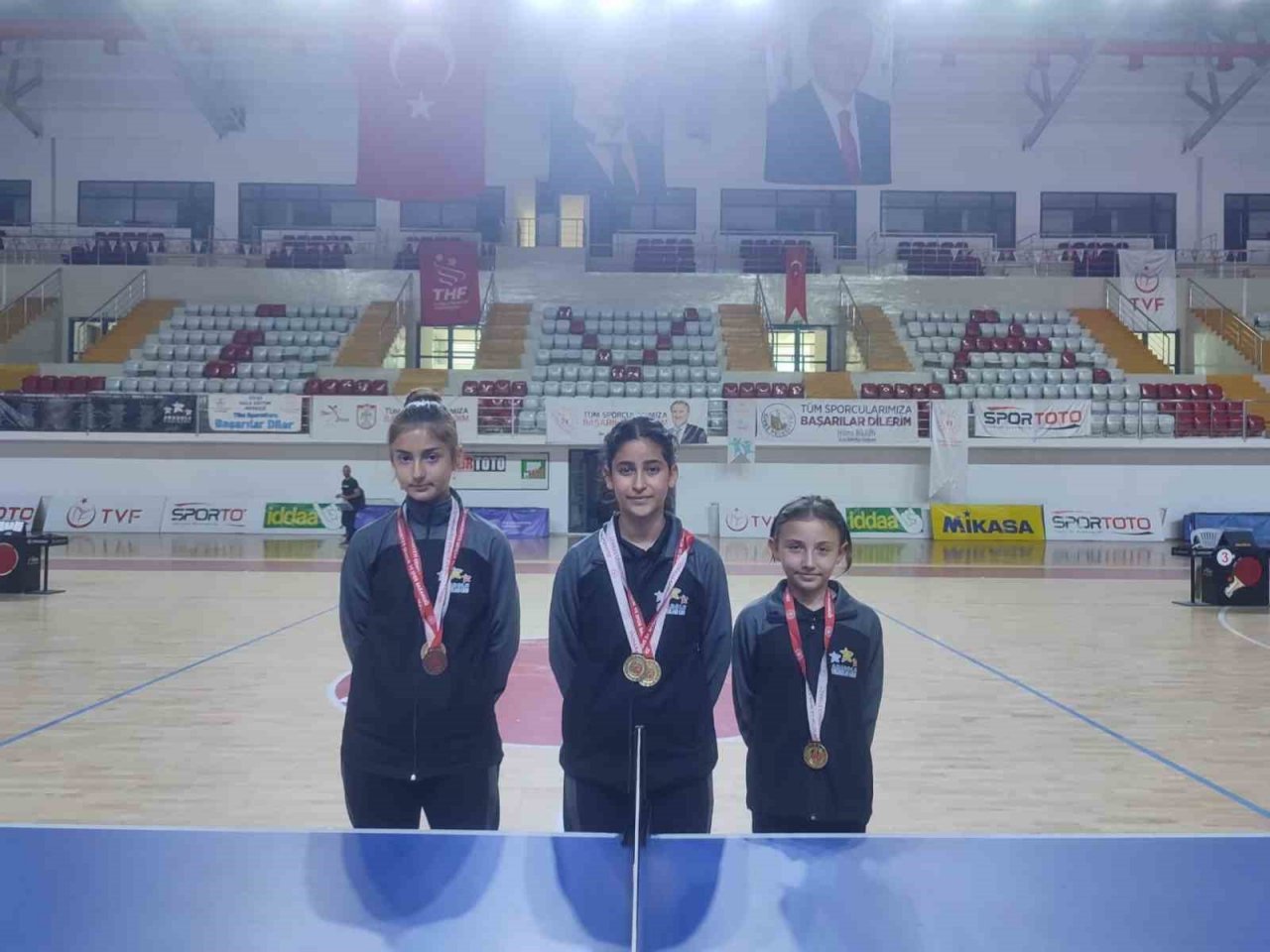 Kayseri Kız Takımı, masa tenisi yarı finalinde