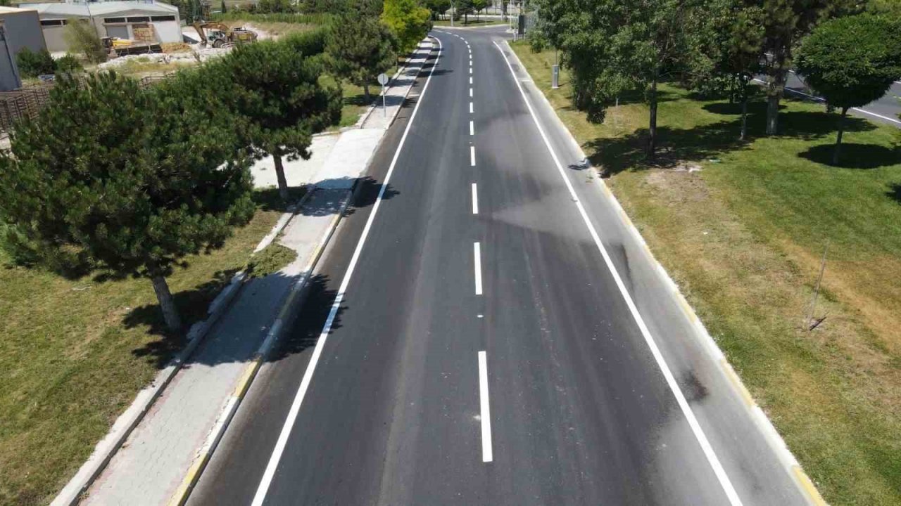 Nafi Güral Caddesinde yol boyama çalışmaları tamamlandı