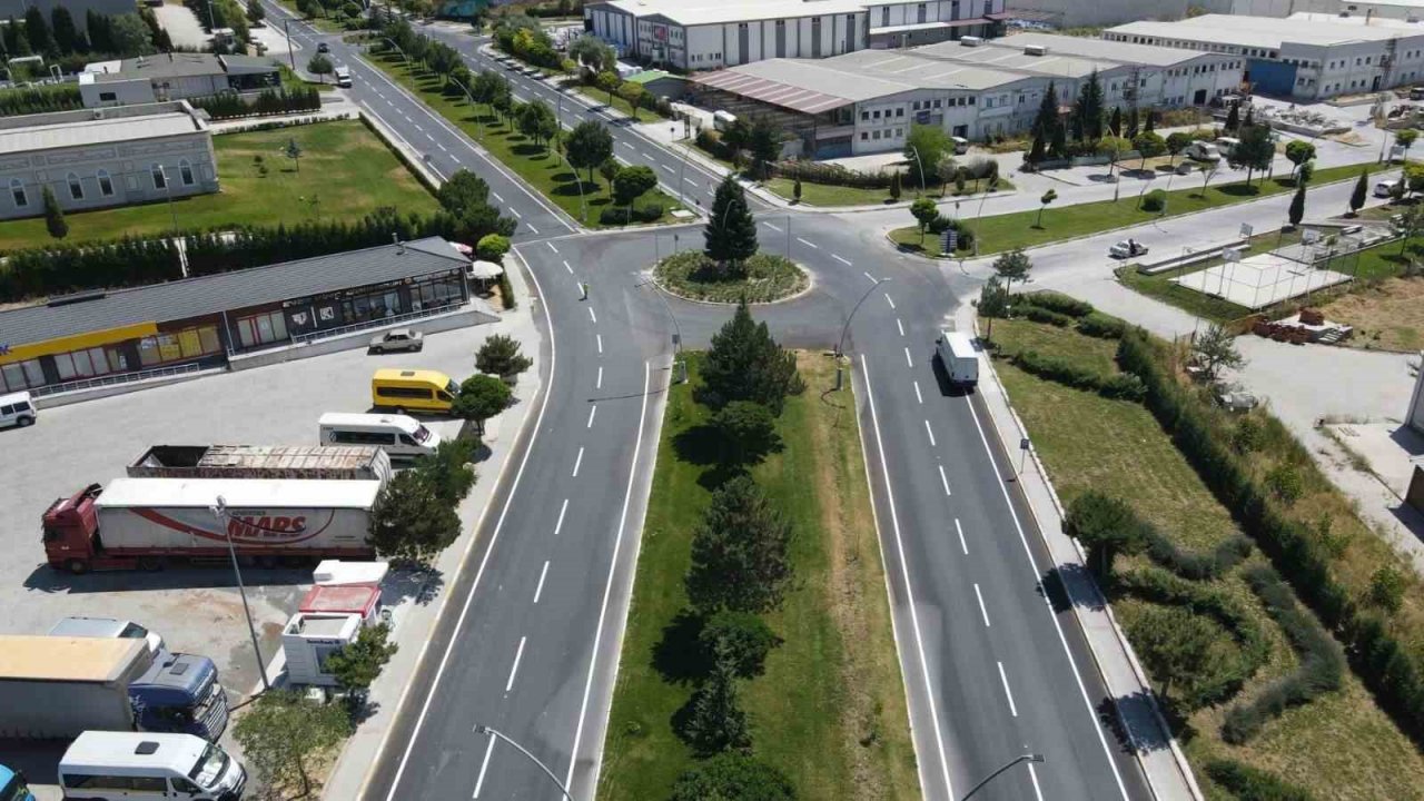 Nafi Güral Caddesinde yol boyama çalışmaları tamamlandı