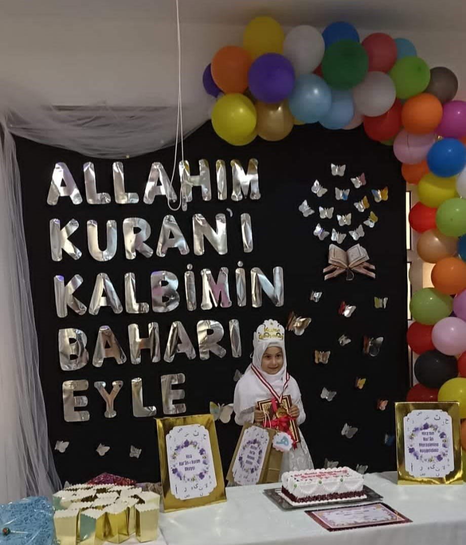 Kur’an öğrenen minikler taç giydiler