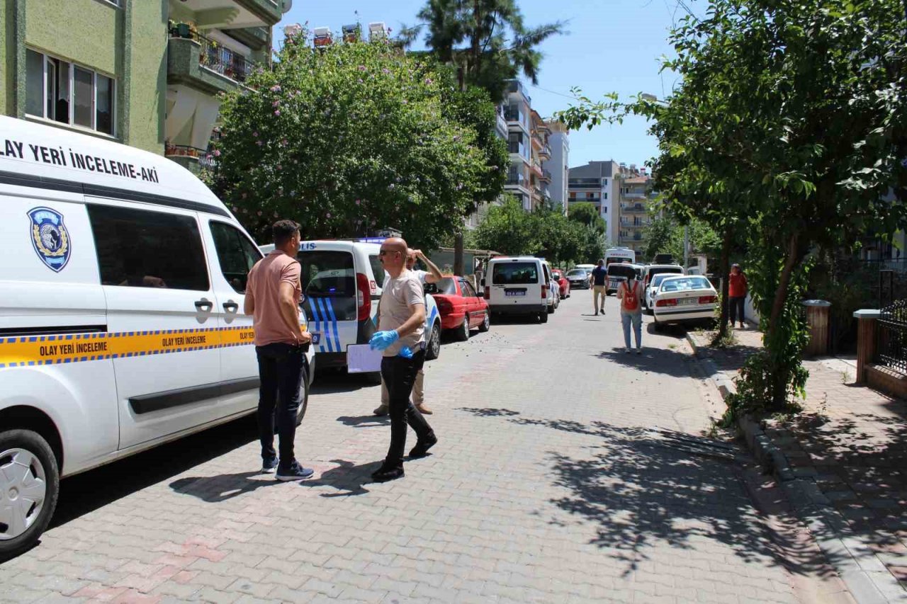 Yüksek lisans öğrencisi evinde ölü bulundu