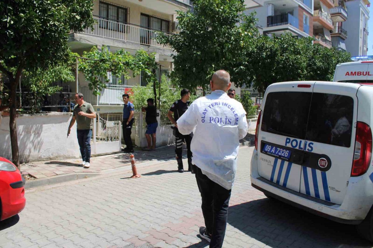 Yüksek lisans öğrencisi evinde ölü bulundu