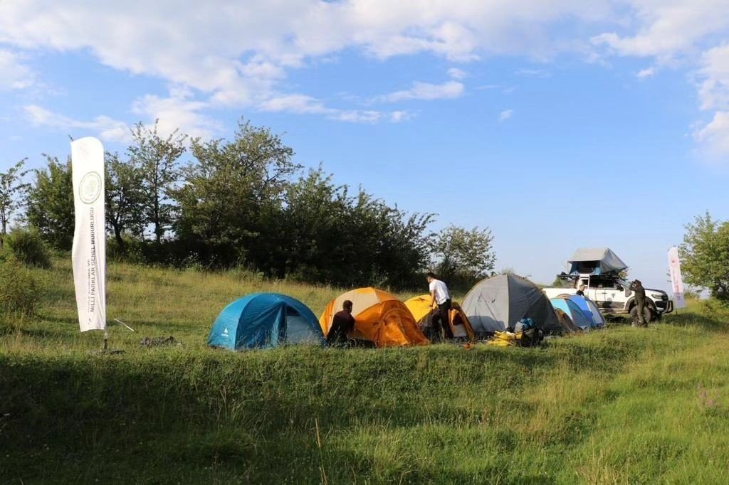 Posof ilçesinde kamp kurup doğa yürüyüşü yapıldı