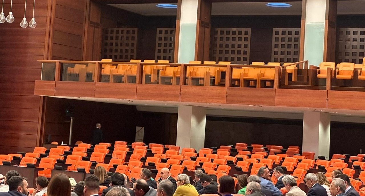 Mahmut Arıkan: "Ülkemiz ekonomik ve toplumsal olarak tahrip ediliyor"